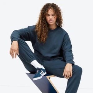 Mate the Label Fleece Crop Sweatshirt in Midnight